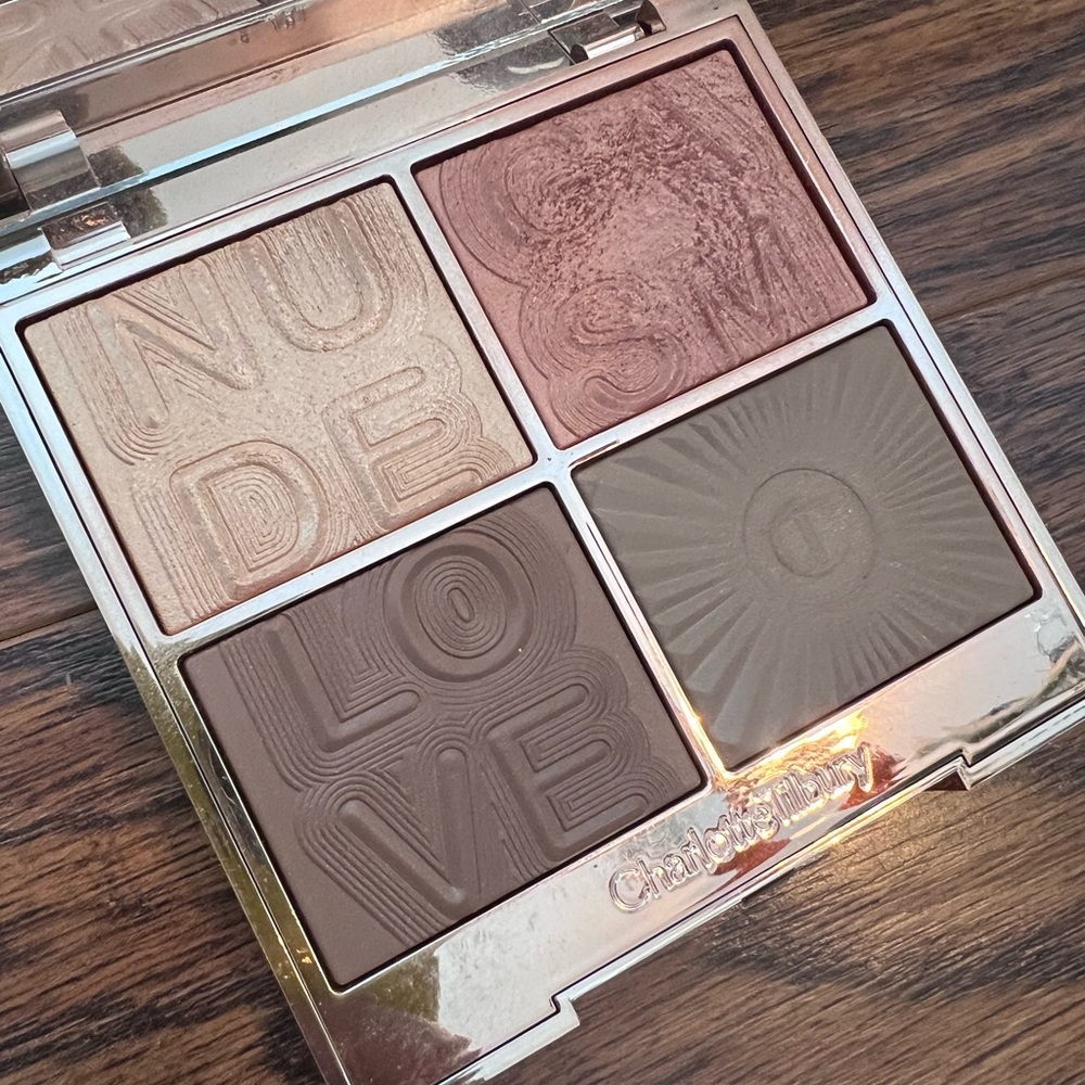 Charlotte Tilbury Nudegasm face palette - Picture 2 of 3